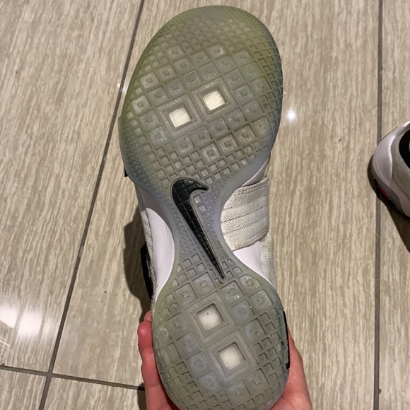 Nike Lebron Soldier 10 Men’s Basketball Shoes White/Black - Picture 4 of 5